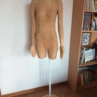 Manichino donna in sughero con piedistallo