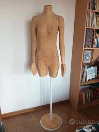 Manichino donna in sughero con piedistallo
