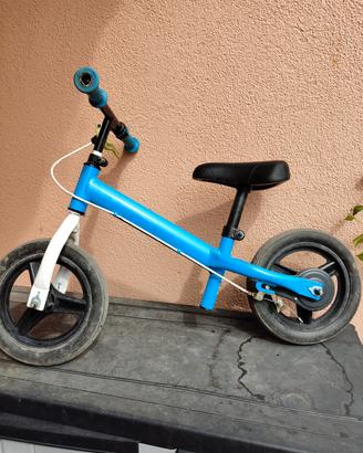 Bicicletta senza pedali 