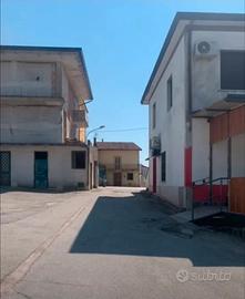 ABITAZIONE INDIPENDENTE SULLA PIAZZA COMUNALE