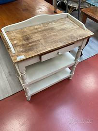 Mobile in legno con ripiani