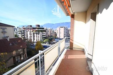 Trilocale con balcone a Bolzano - Via Capri