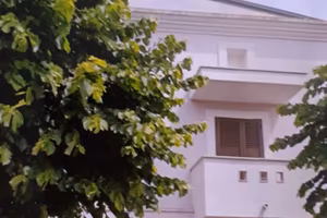 Villa bifamiliare con 2 appartamenti e mansarda