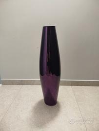 vaso color viola in vetro