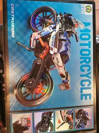 Moto da costruire 426 pezzi nuova