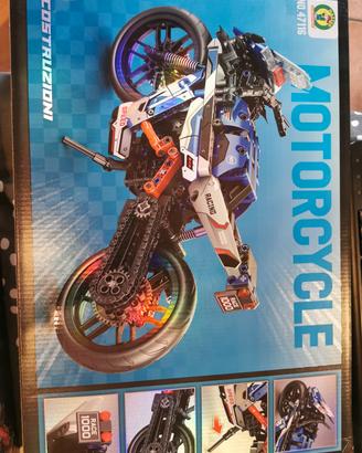 Moto da costruire 426 pezzi nuova