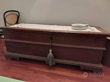 Cassapanca romagnola antica in noce