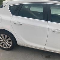 porta desra posteriore opel astra j 2011