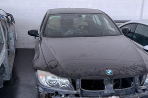 BMW 325i E90 con documenti italiani