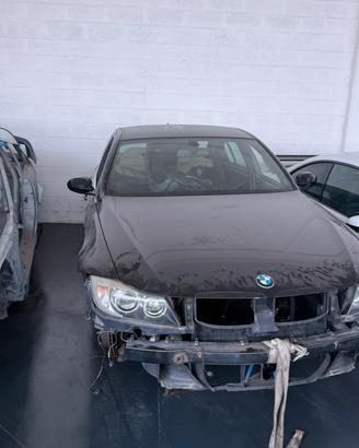 BMW 325i E90 con documenti italiani