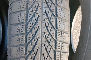  4 gomme invernali buoni 175/70 R14 M+S