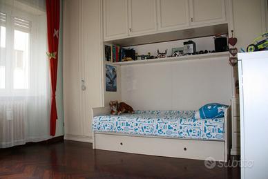 Armadio a ponte e letto camera ragazzi