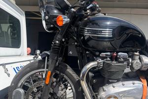 Triumph Bonneville t120 2016 incidentata
