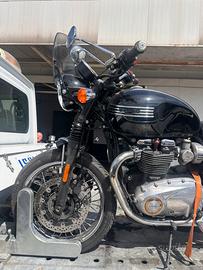 Triumph Bonneville t120 2016 incidentata