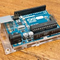 arduino UNO R3 con base di plexiglass e cavo NUOVO