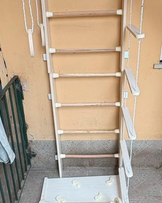 Struttura motoria in legno per bambini con anelli