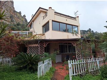 Asta Villa con terreni edificabili