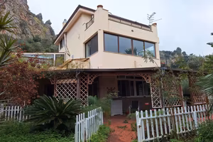 Asta Villa con terreni edificabili