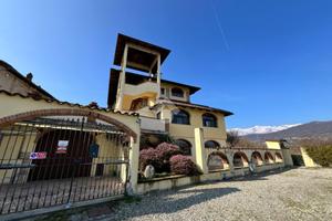 MONOLOCALE A PARELLA