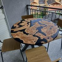 Tavolo in legno e resina