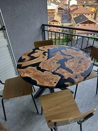 Tavolo in legno e resina