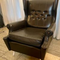 Poltrona in pelle nera