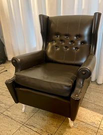 Poltrona in pelle nera