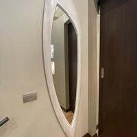 SPECCHIO BIANCO CON CORNICE IN LEGNO