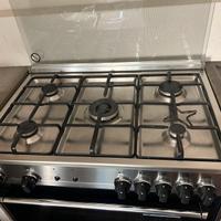 Fornello a gas con forno elettrico