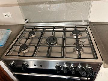 Fornello a gas con forno elettrico