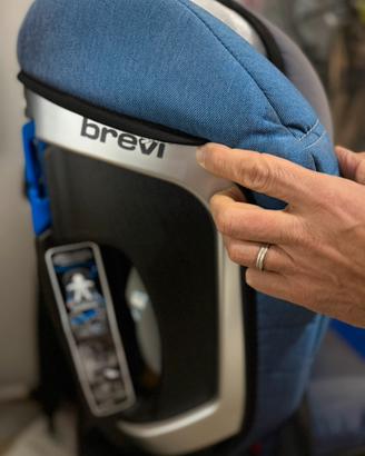 Seggiolino auto con base Isofix marca BREVI