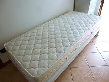 LETTO SINGOLO CON MATERASSO. TUTTO NUOVO