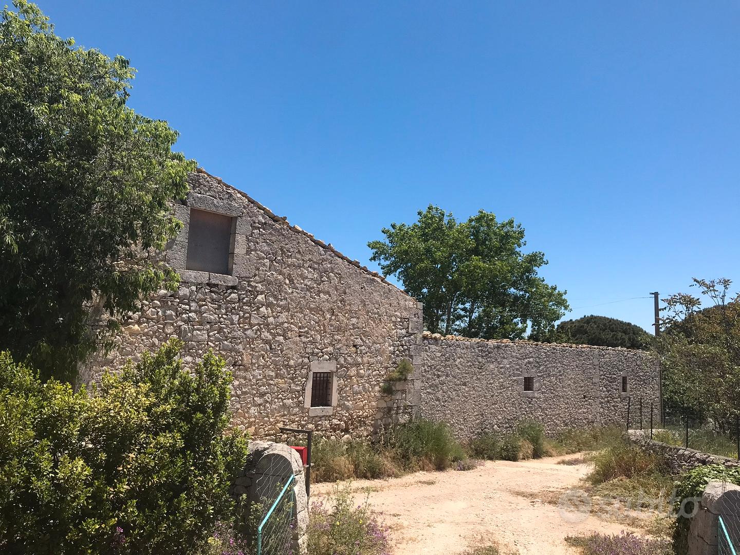 Rustico mq 130 + terreno e orticello. - Vista 2