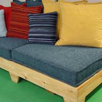 divano letto con cuscini