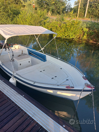 Barca 4.7m con motore 15cv 4t