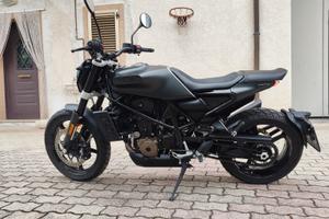 HUSQVARNA SVARTPILEN 701