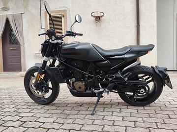 HUSQVARNA SVARTPILEN 701