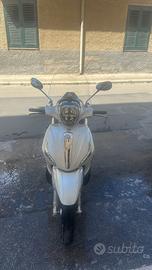 Beverly 300 ie
