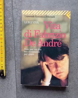 libro vita di Fabrizio De Andrè non per un dio ma