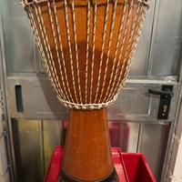 Djembe africa e Darabuka egiziano