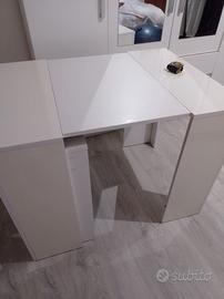 Tavolo cucina allungabile.
