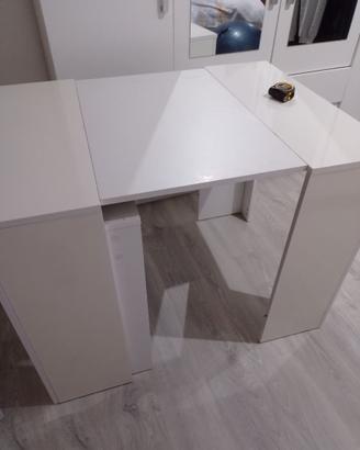 Tavolo cucina allungabile.