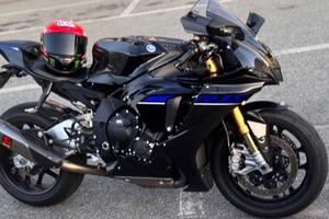 Yamaha r1m