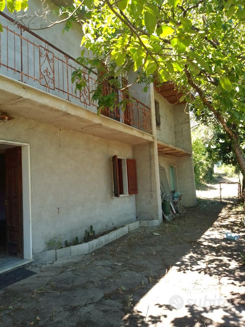 Casale rustico in aperta campagna - Vista 2