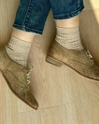Scarpe marrone chiaro allacciate