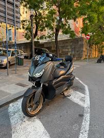 Yamaha Xmax 125 Tech Max Akrapovic