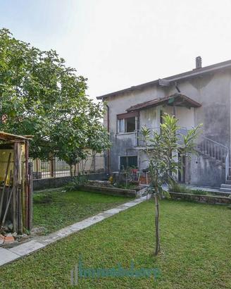 Casa indipendente di 146 m² con 3 locali a Lentate
