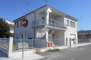 3 LOCALI A COMACCHIO