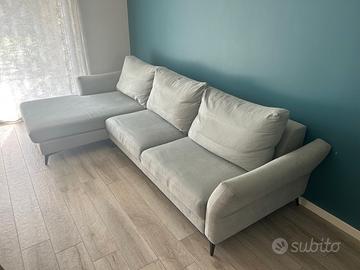 Divano angolare con penisola e sedute estraibili