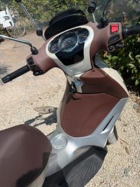 Beverly 300 ie